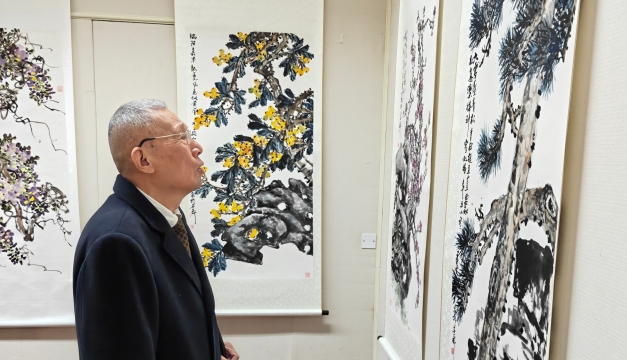 寫意花卉展現生命之美！畫家王葵中國畫作品展開幕