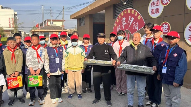 傳承非遺送溫暖 蒿香敬老傳真情 | 如皋磨頭小學黨支部開展清明主題活動