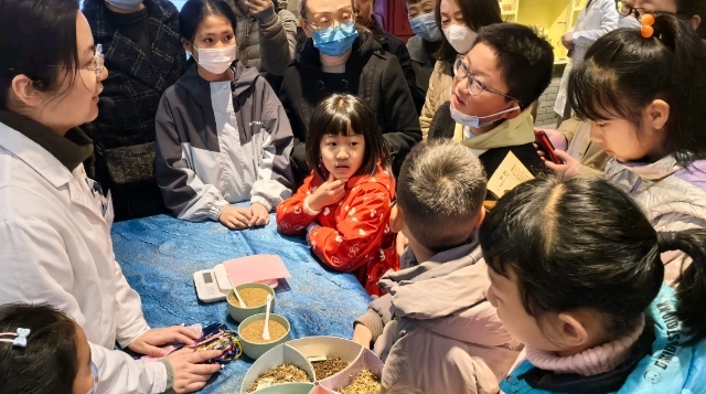 沉浸式走讀解碼千年岐黃智慧 崇川區圖書館開展中醫藥文化研學之旅