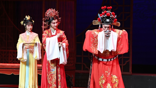 紹興市越劇團演繹《女駙馬》愛情悲歡離合