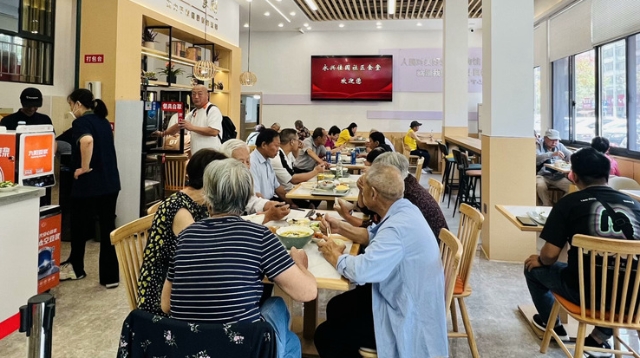 從“一餐飯”到“一站式”服務 | 崇川區永興街道日間照料中心以“食堂+”模式拓展服務場景
